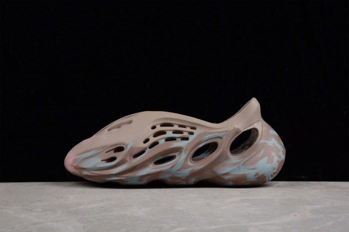 Y**zy foam runner  gy3969