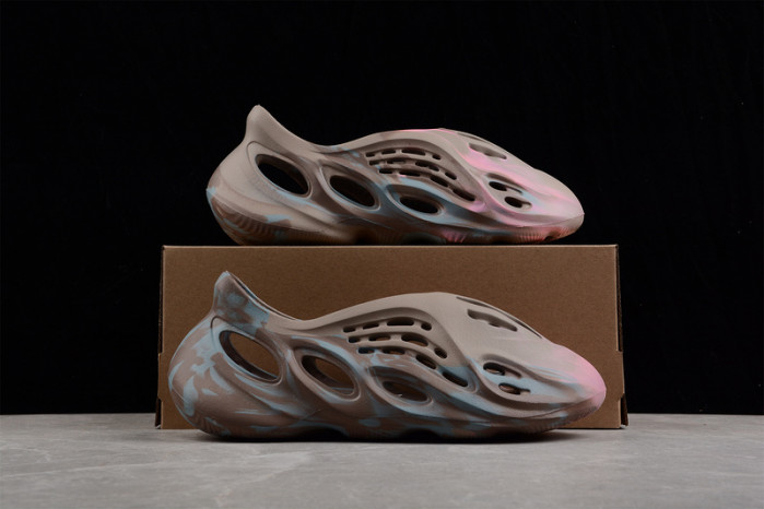 Y**zy foam runner  gy3969