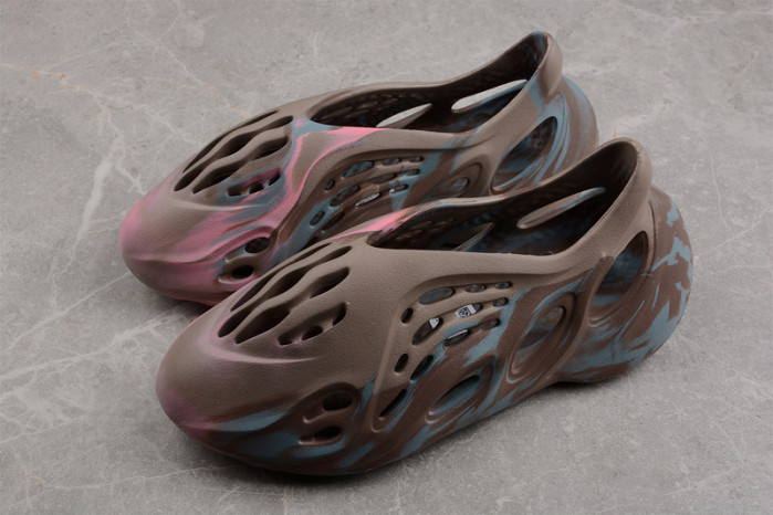 Y**zy foam runner  gy3969