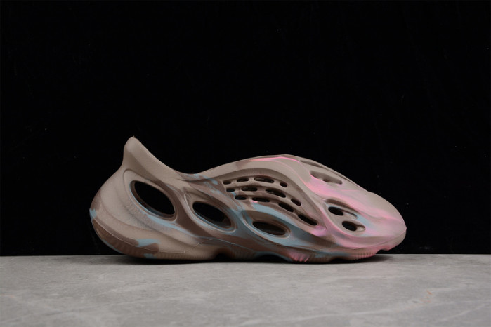 Y**zy foam runner  gy3969