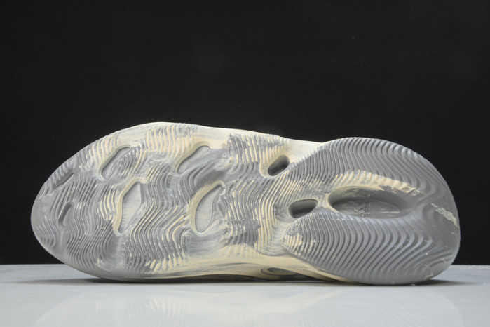 Y**zy foam rnnr mx cream clay  gv 7904