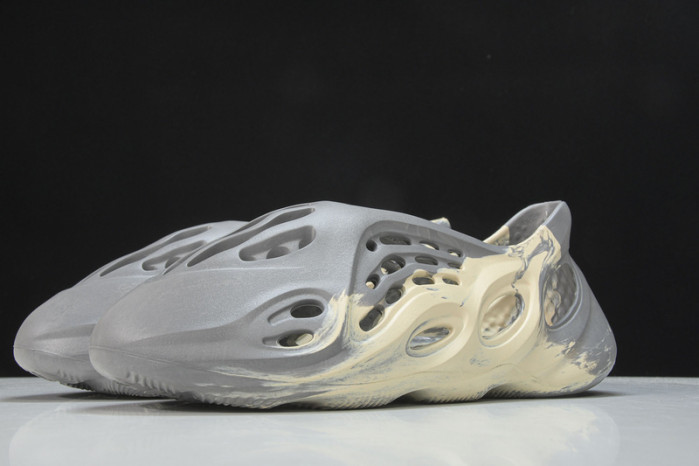 Y**zy foam rnnr mx cream clay  gv 7904