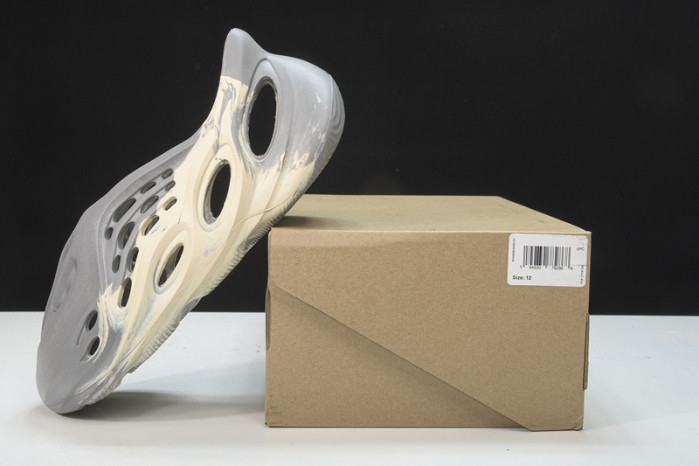 Y**zy foam rnnr mx cream clay  gv 7904