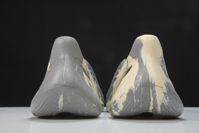 Y**zy foam rnnr mx cream clay  gv 7904