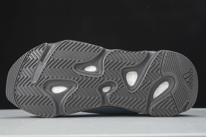 Y**zy boost 700 mnvn bright cyan gz3079