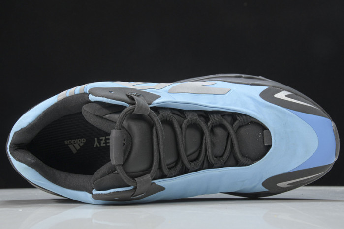 Y**zy boost 700 mnvn bright cyan gz3079