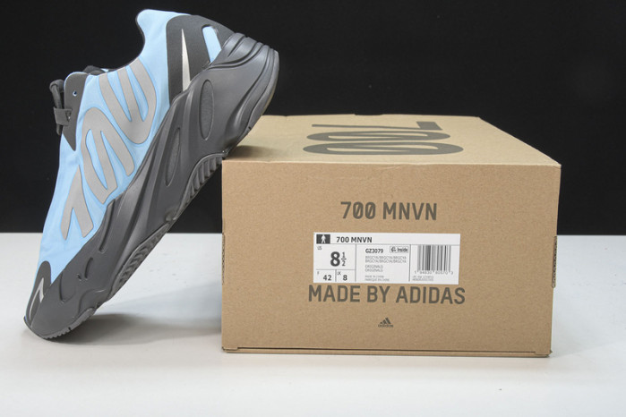 Y**zy boost 700 mnvn bright cyan gz3079