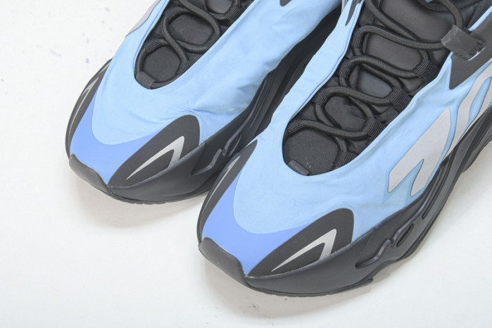 Y**zy boost 700 mnvn bright cyan gz3079
