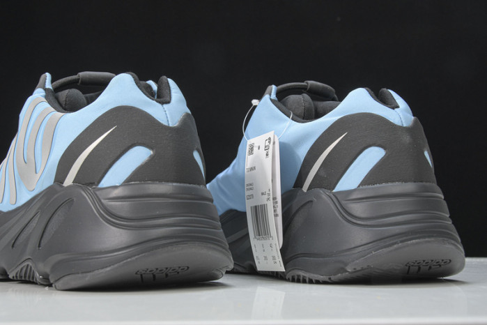 Y**zy boost 700 mnvn bright cyan gz3079