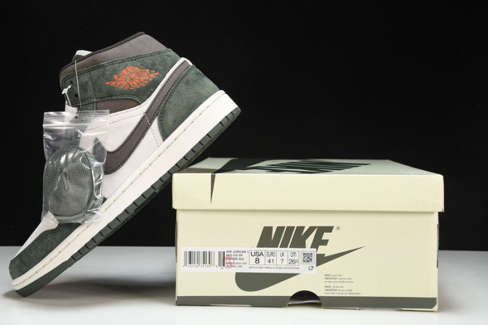 air jordan 1 mid  554766-002