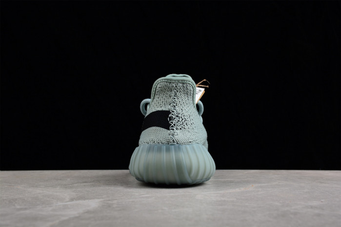 Y**zy boost 350 v2   hq2060