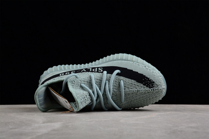 Y**zy boost 350 v2   hq2060