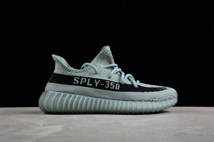Y**zy boost 350 v2   hq2060