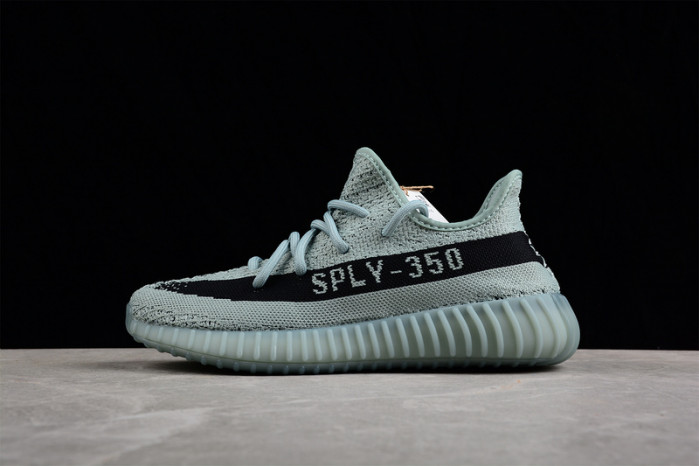 Y**zy boost 350 v2   hq2060