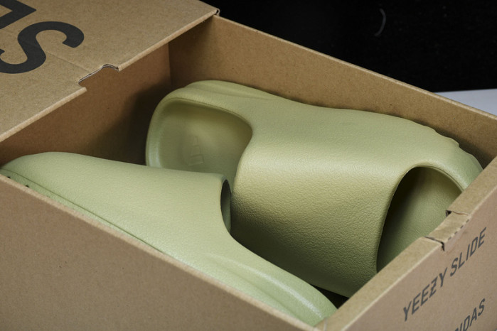 Y**zy slide  fz5904